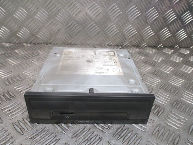 2016 GENUINE SKODA OCTAVIA MULTIMEDIA RADIO CD PLAYER HEAD UNIT 5Q0035842B - Image 2