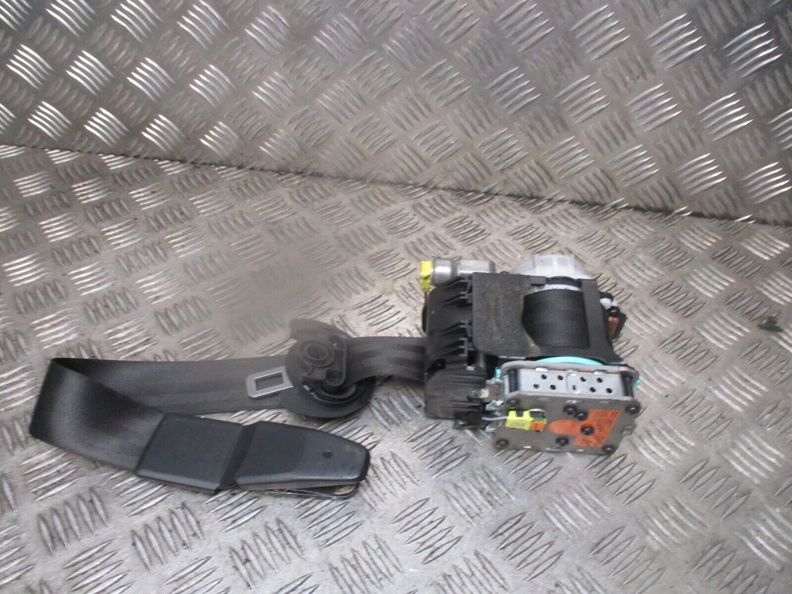 2016 GENUINE AUDI A6 4G FRONT LEFT PASSENGER SIDE SEAT BELT 4G8857705F - Image 2