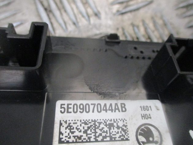 2016 GENUINE SKODA OCTAVIA HEATER AC CLIMATE CONTROL SWITCH PANEL 5E0907044AB - Image 3