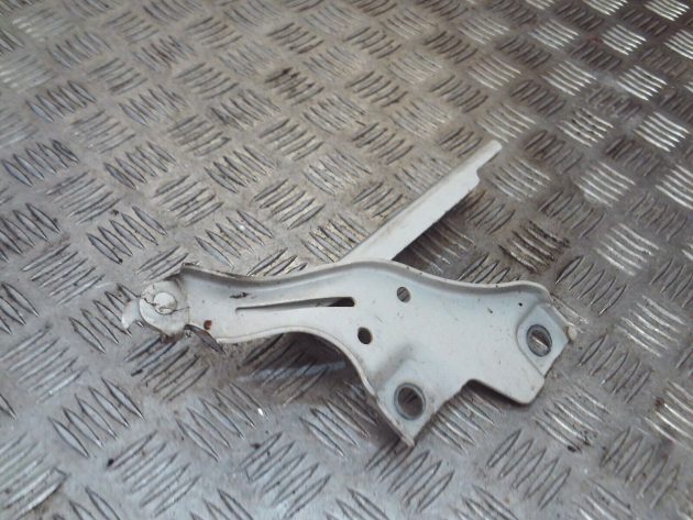 2017 GENUINE VW PASSAT B8 FRONT LEFT PASSENGER SIDE BONNET HINGE 3G0823301 - Image 2