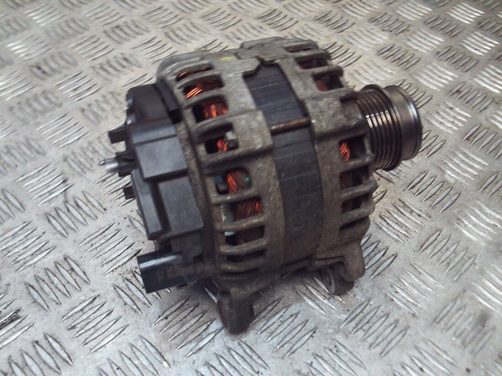 2015 GENUINE VW POLO 6C 1.4 TDI DIESEL ALTERNATOR 04B903023D - Image 2