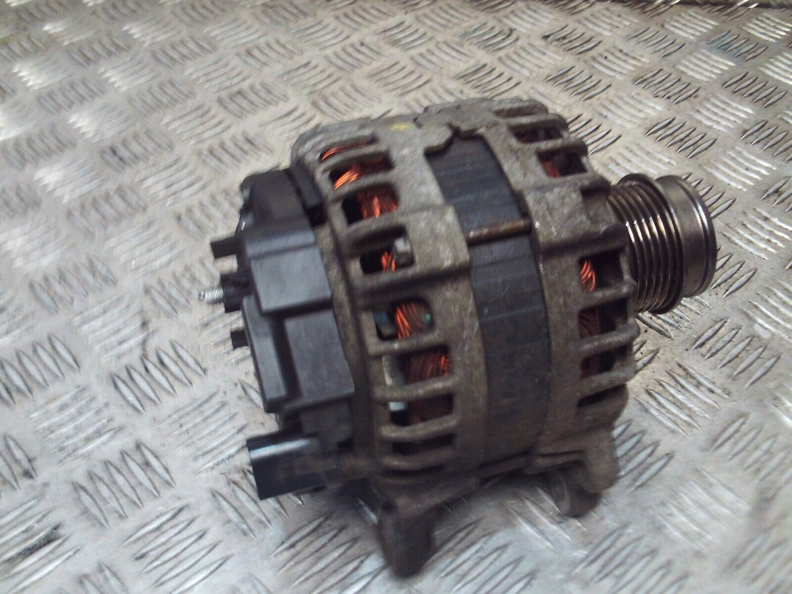 2015 GENUINE VW POLO 6C 1.4 TDI DIESEL ALTERNATOR 04B903023D - Image 3