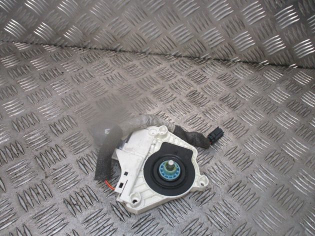 2012 GENUINE AUDI A4 REAR RIGHT DRIVER SIDE DOOR WINDOW MOTOR 8K0959812A - Image 2