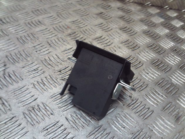 2014 GENUINE VW POLO 6R REAR TAILGATE BOOT LOCK MECHANISM 6R0827505B - Image 2