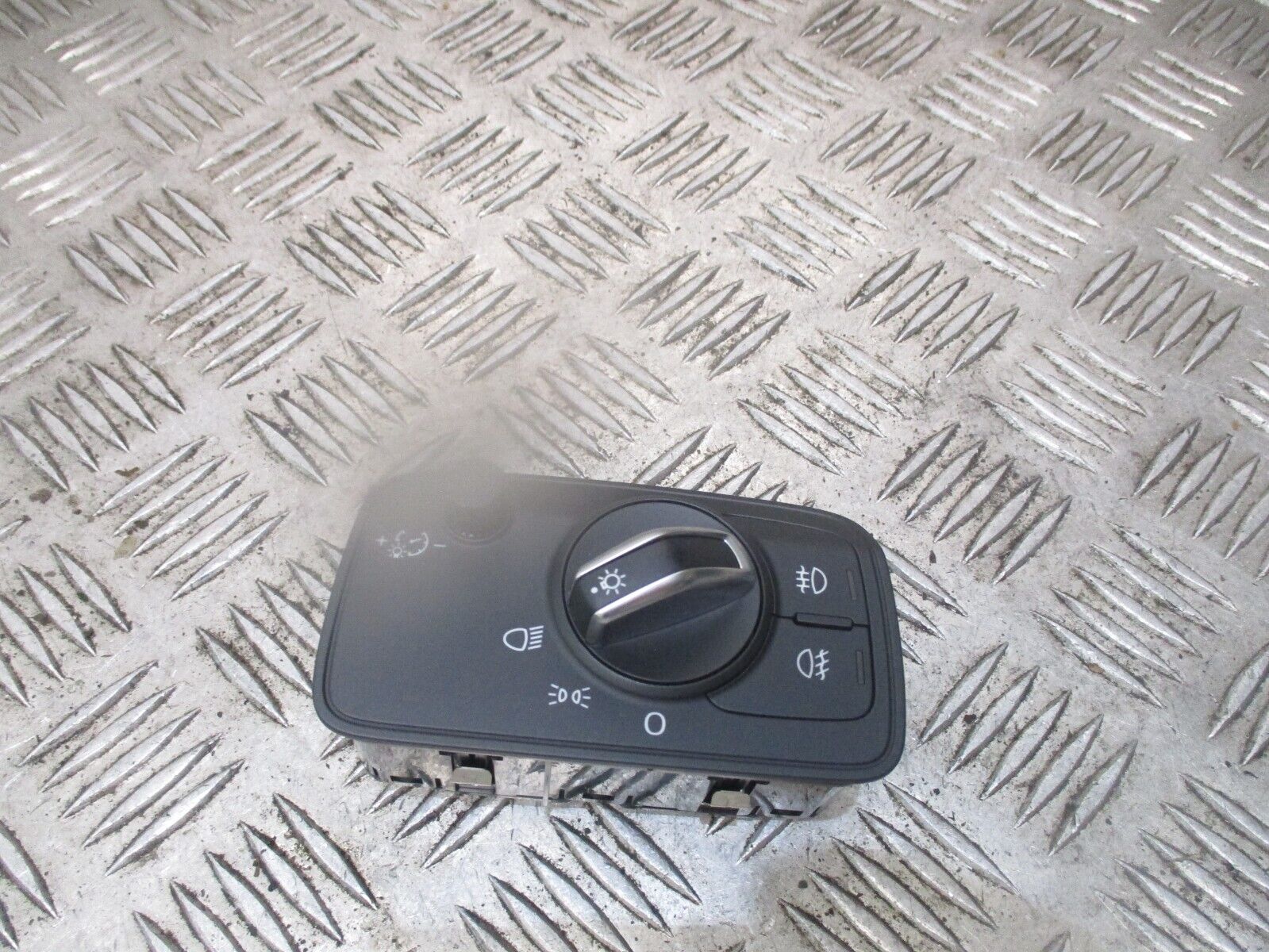 2016 GENUINE AUDI A3 8V MULTI HEADLIGHT FOG LIGHT CONTROL SWITCH 8V0941531AC - Image 2