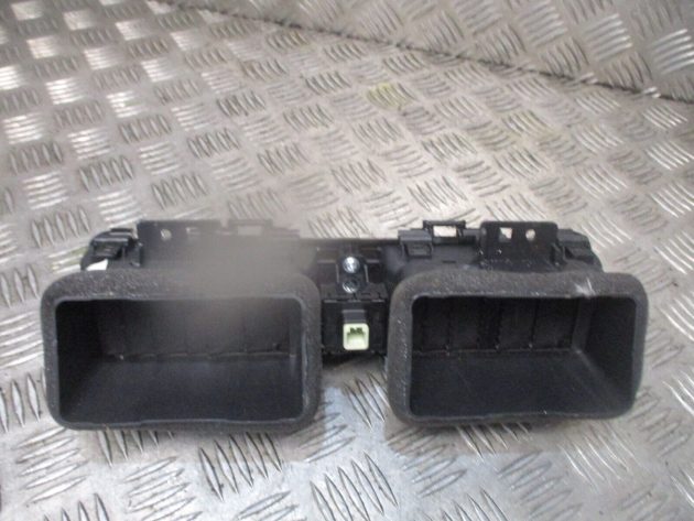 2019 GENUINE HYUNDAI IONIQ FRONT CENTRE DASHIBOARD AIRVENTS 97411G2AA0 - Image 3