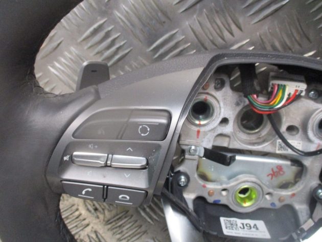 2019 GENUINE HYUNDAI IONIQ FRONT RIGHT DRIVER SIDE MUTLIFUNCTION STEERING WHEEL - Image 4