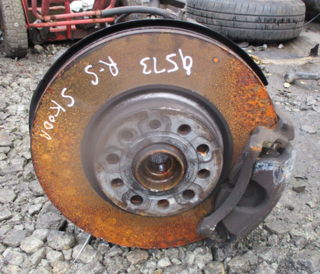 2016 GENUINE VW PASSAT B8 FRONT RIGHT DRIVER SIDE HUB 3Q0400054