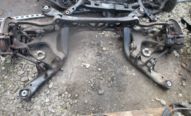 2012 GENUINE AUDI A4 SALOON REAR AXLE COMPLETE