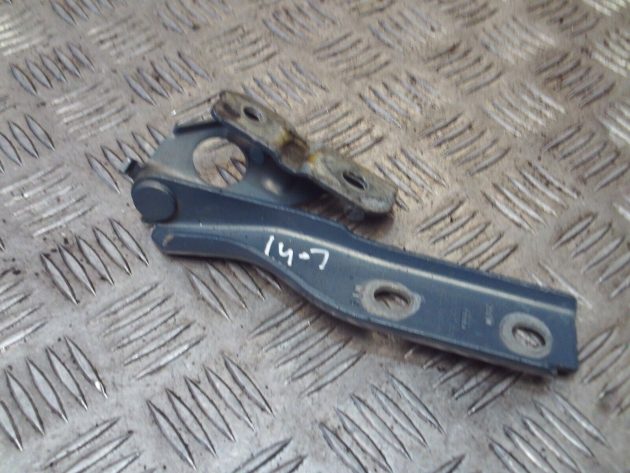 2012 GENUINE AUDI A3 8P FRONT RIGHT DRIVER SIDE BONNET HINGE 8P0823302B