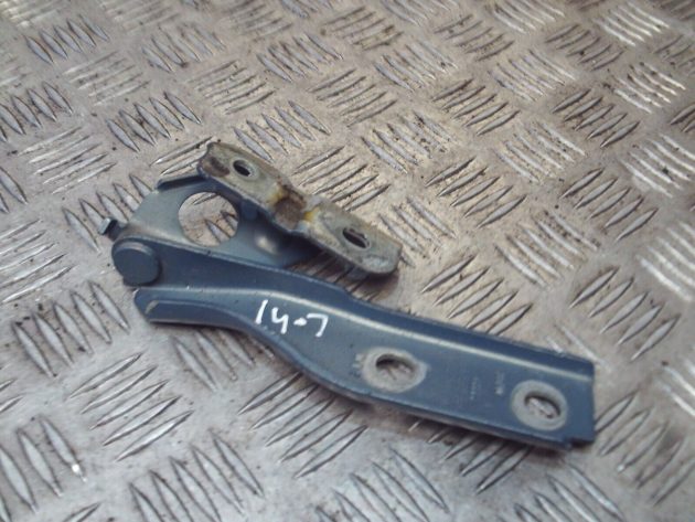 2012 GENUINE AUDI A3 8P FRONT RIGHT DRIVER SIDE BONNET HINGE 8P0823302B - Image 3