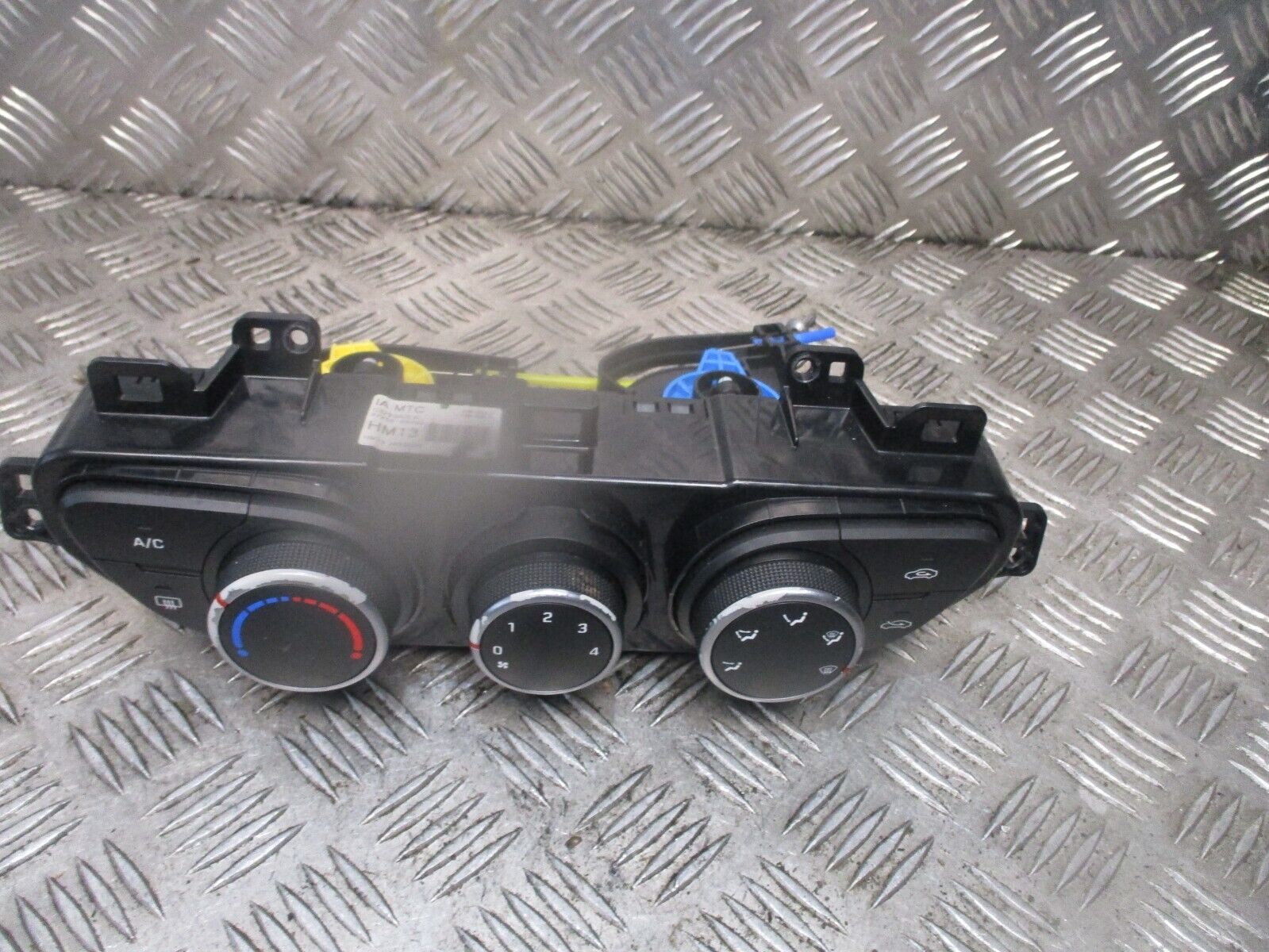 2015 GENUINE HYUNDAI I10 AC HEATER CLIMATE CONTROL SWITCH PANEL 97250B9400