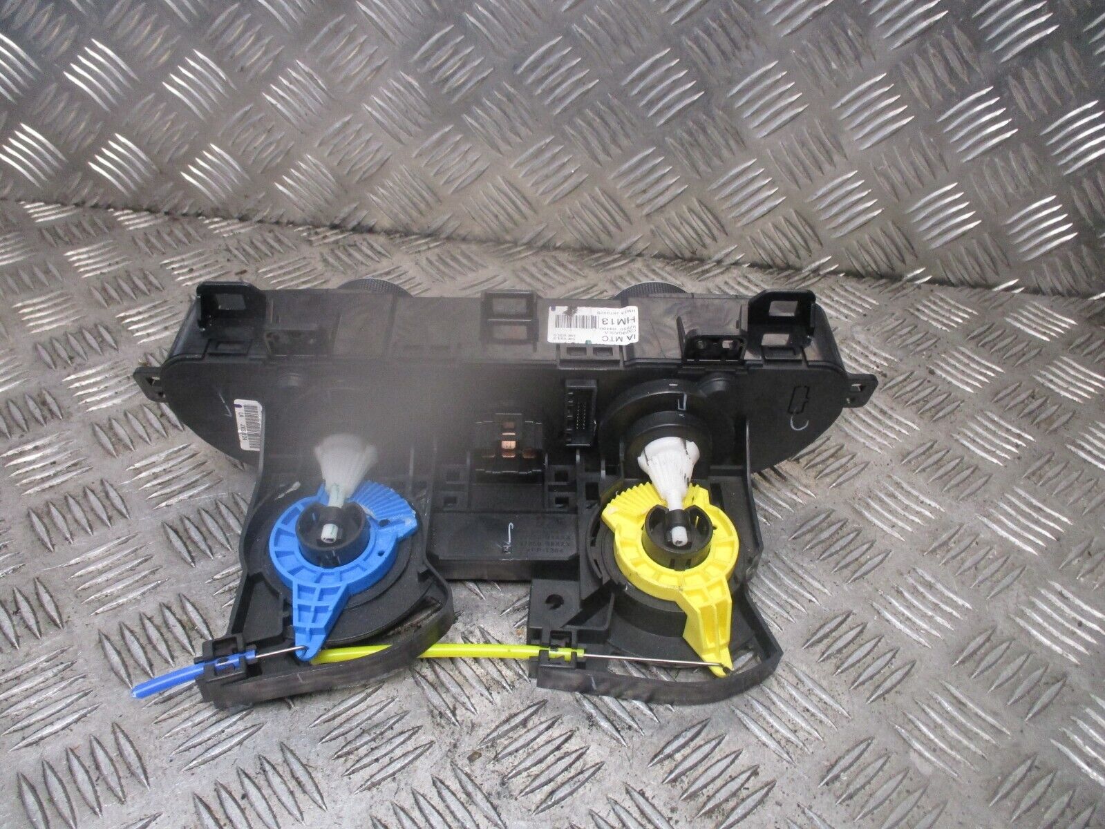 2015 GENUINE HYUNDAI I10 AC HEATER CLIMATE CONTROL SWITCH PANEL 97250B9400 - Image 4