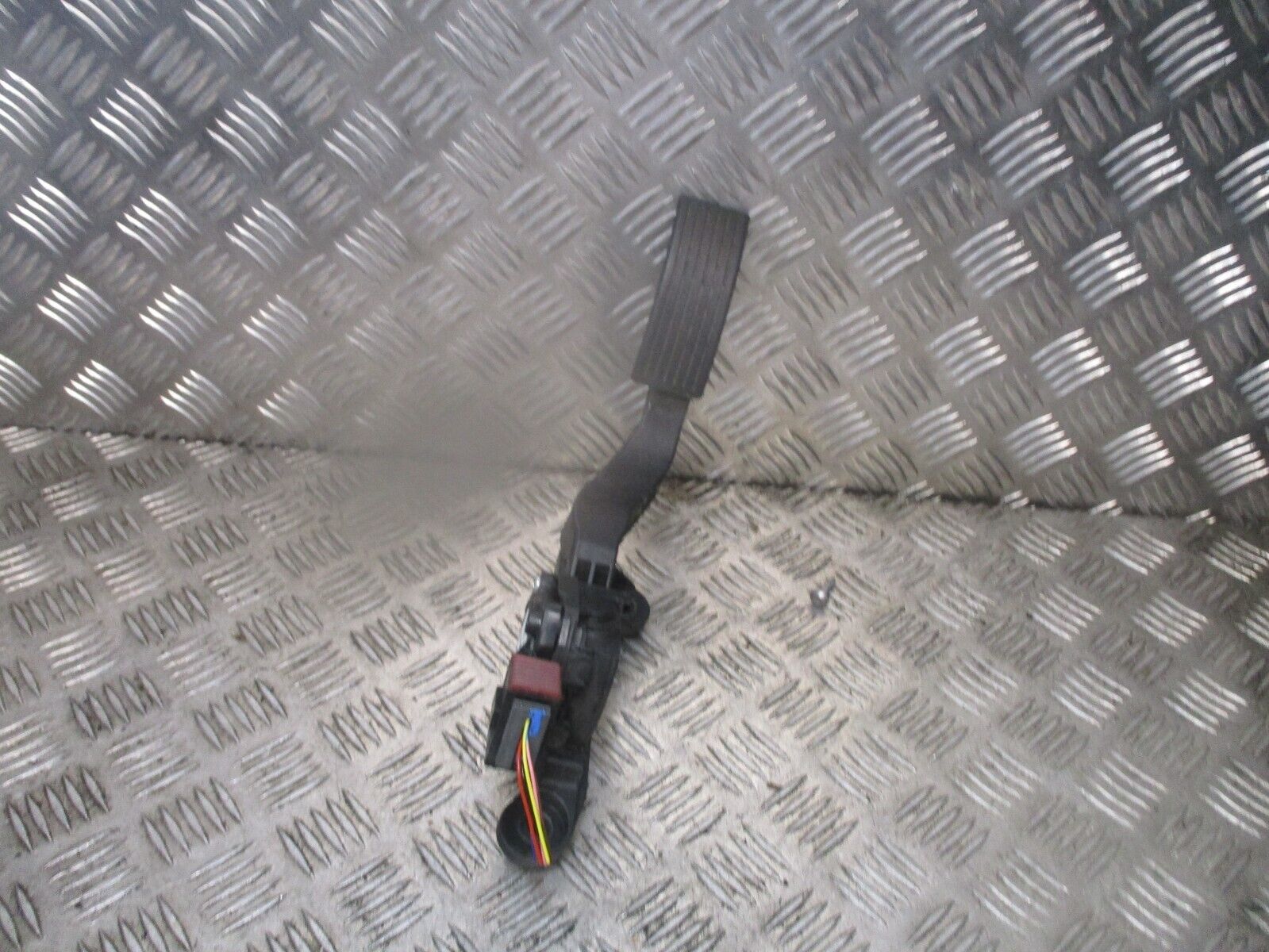 2015 GENUINE HYUNDAI I10 ACCELERATOR THROTTLE PEDAL 32700XXXXX - Image 2