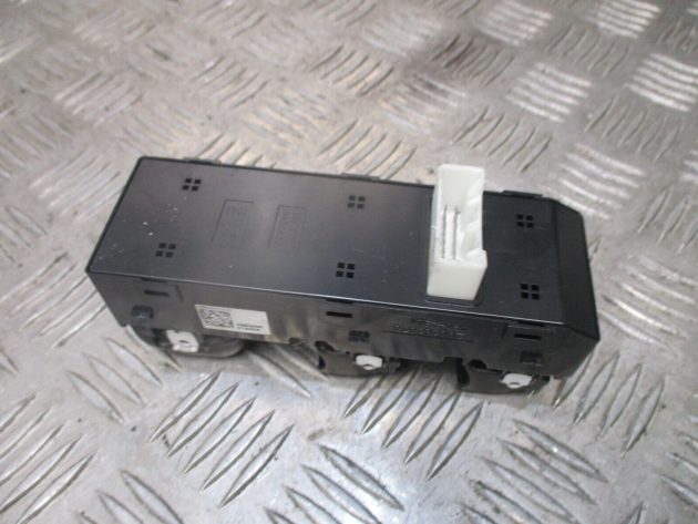 2020 GENUINE KIA PICANTO FRONT RIGHT DRIVER SIDE WINDOW SWITCH 299181680 - Image 3