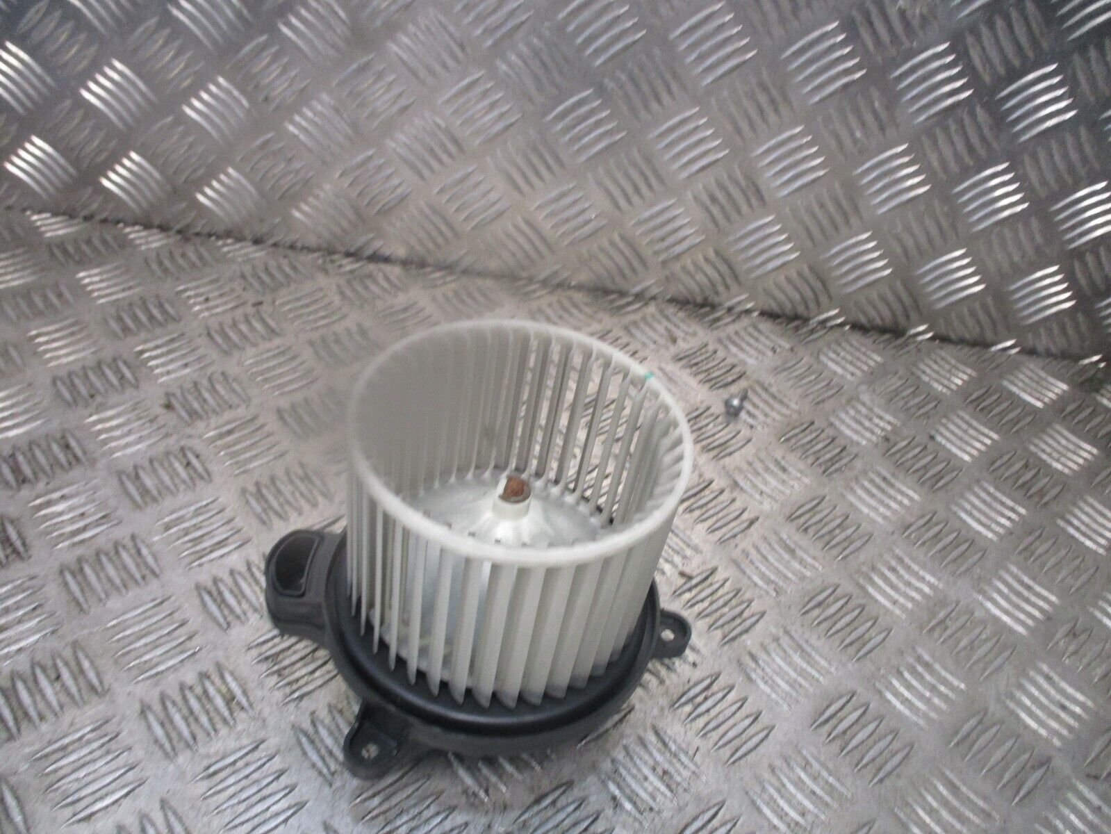 2015 GENUINE HYUNDAI I10 HEATER BLOWER MOTOR FAN 97113B4000 - Image 2