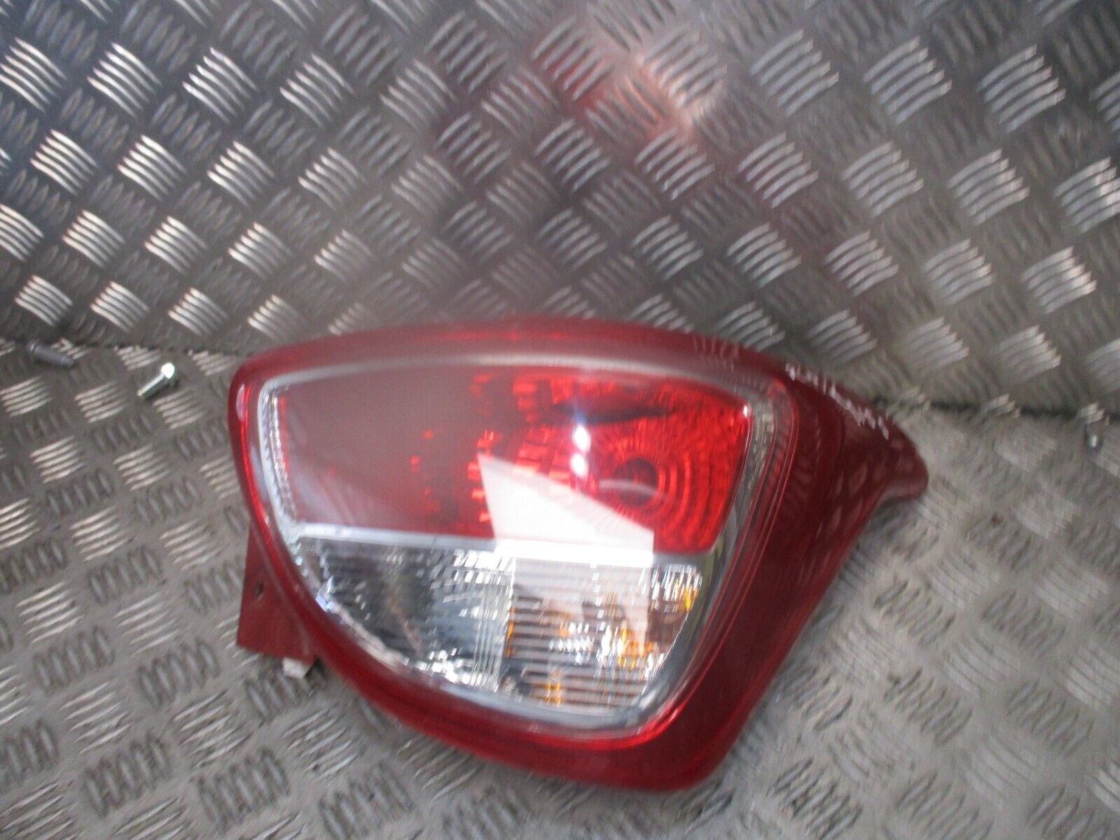2015 GENUINE HYUNDAI I10 REAR RIGHT DRIVER SIDE BODY TAILLIGHT LAMP - Image 2