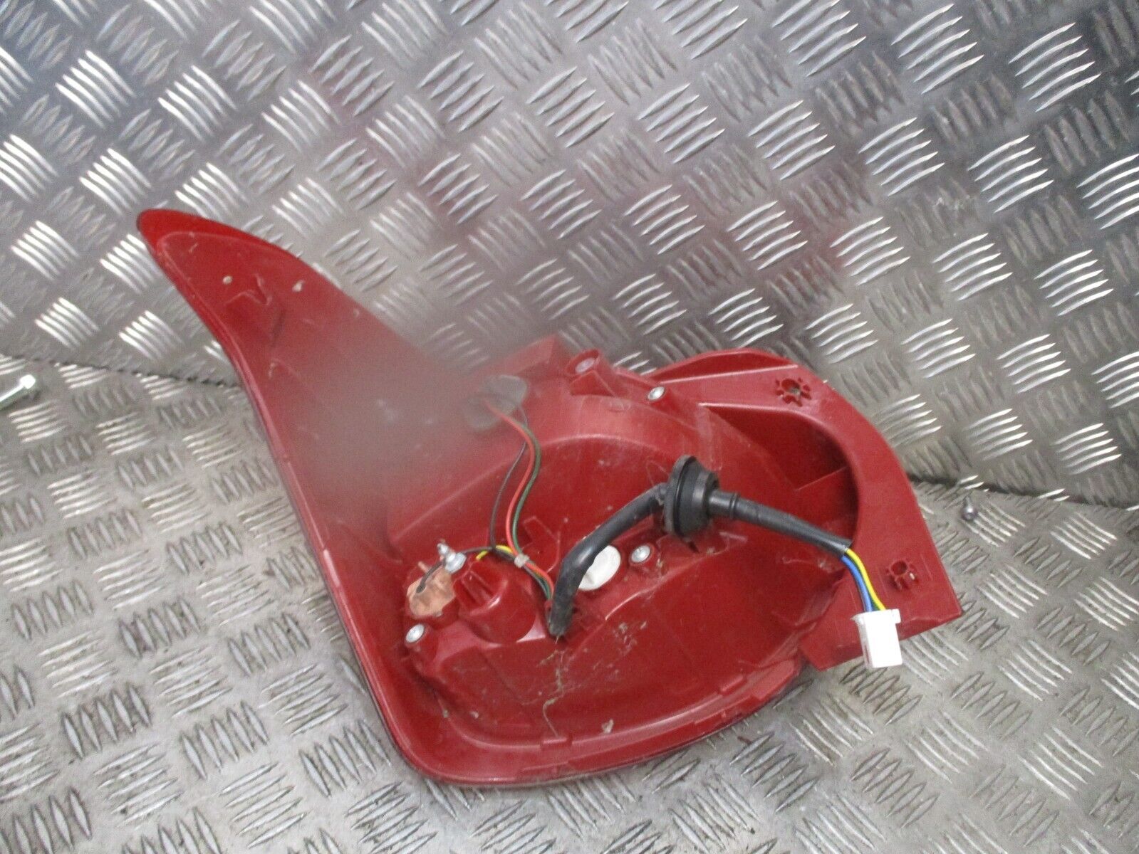 2015 GENUINE HYUNDAI I10 REAR RIGHT DRIVER SIDE BODY TAILLIGHT LAMP - Image 3