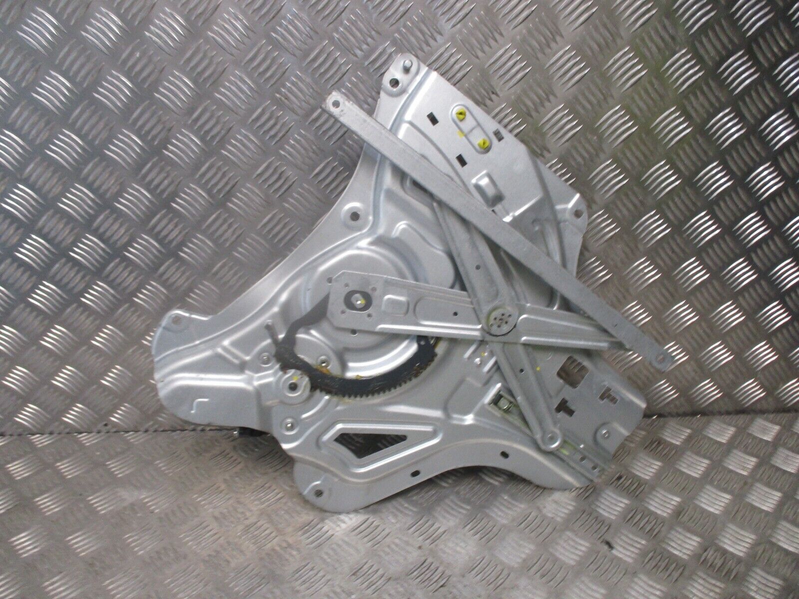 2015 GENUINE HYUNDAI IX35 FRONT RIGHT DRIVER SIDE WINDOW REGULATER 81310-2Y010 - Image 3