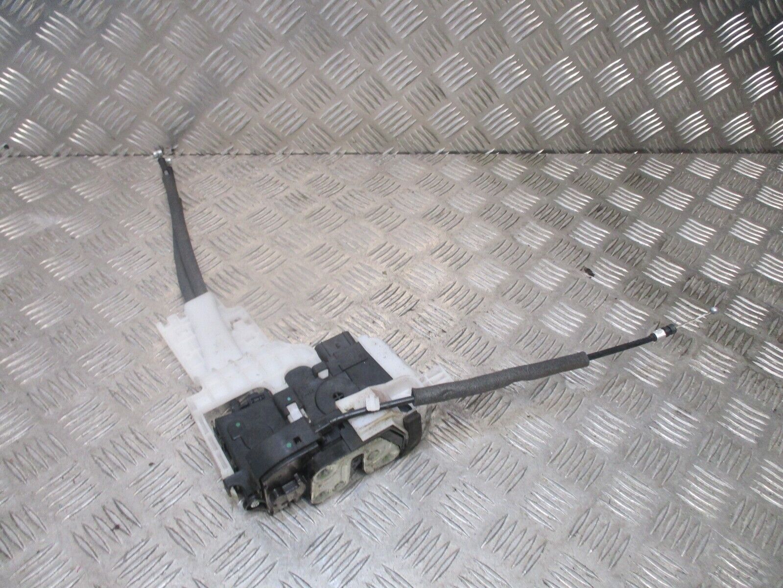 2015 HYUNDAI IX35 FRONT LEFT PASSENGER SIDE DOOR LOCK MECHANISM 81310-2Y010 - Image 3