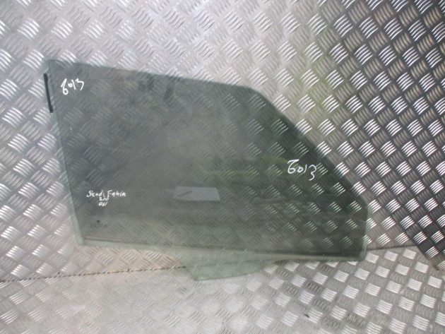 2012 GENUINE SKODA FABIA FRONT RIGHT DRIVER SIDE DOOR WINDOW GLASS - Image 2