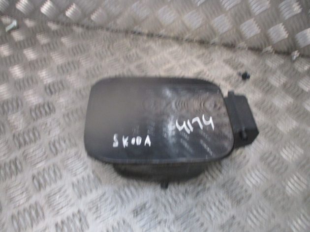2013 GENUINE SKODA RAPID REAR FUEL FILLER FLAP CAP 5JA809999A - Image 2