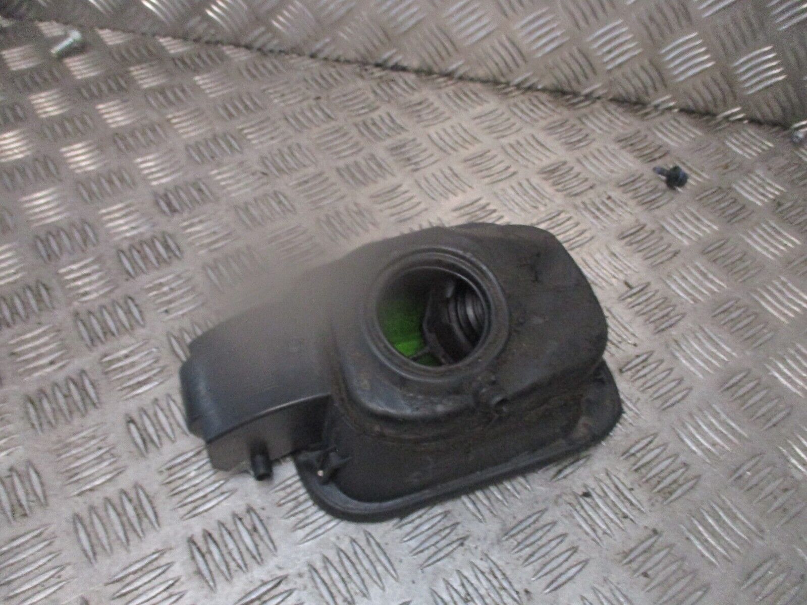 2013 GENUINE SKODA RAPID REAR FUEL FILLER FLAP CAP 5JA809999A - Image 3