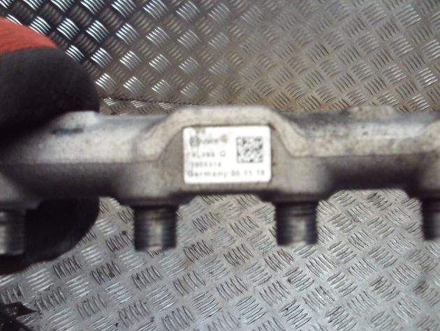2016 GENUINE VW AUDI SEAT SKODA 2.0 TDI INJECTOR FUEL RAIL 04L089G - Image 2