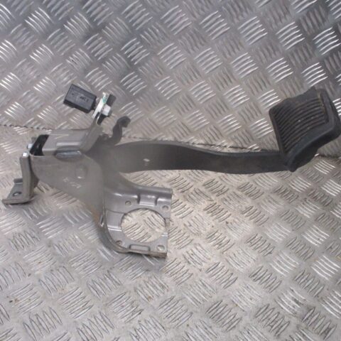 2013 GENUINE HYUNDAI I40 1.7 DIESEL BRAKE PEDAL 32800-3X920