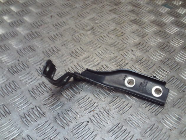 2012 GENUINE AUDI A3 8P FRONT LEFT PASSENGER SIDE BONNET HINGE 8P0823301B
