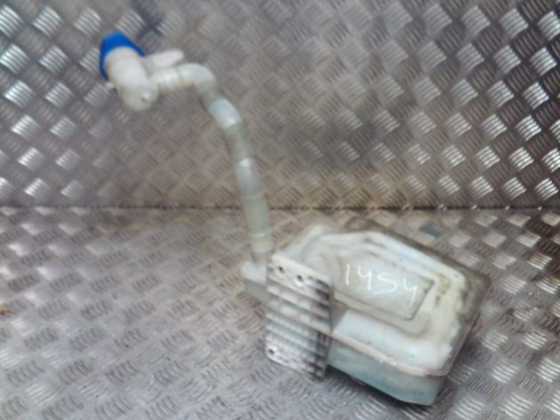 2012 GENUINE AUDI A3 8P FRONT WINDSCREEN WASHER BOTTLE 1K0955453Q - Image 2