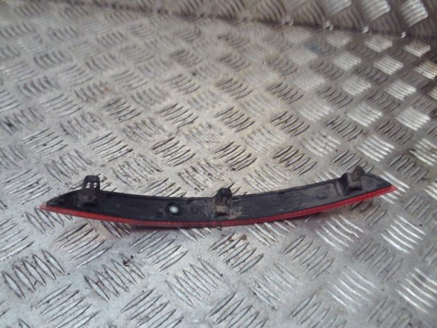 2014 AUDI A3 CONVERTIBLE REAR PASSENGER SIDE BUMPER REFLECTOR LIGHT 8V5945105A - Image 3