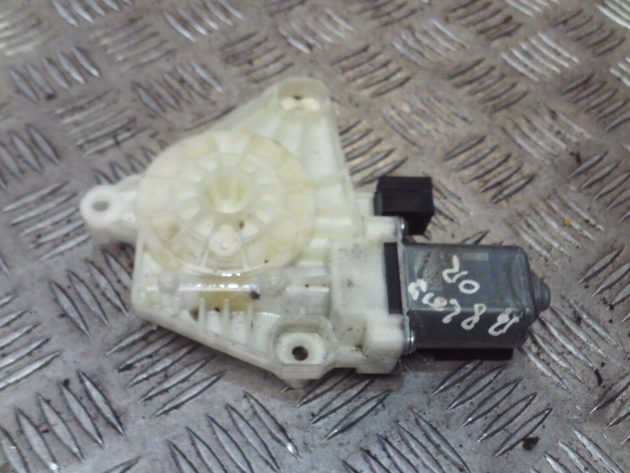 2016 GENUINE VW PASSAT B8 REAR RIGHT DRIVER SIDE WINDOW MOTOR 5Q4959801D