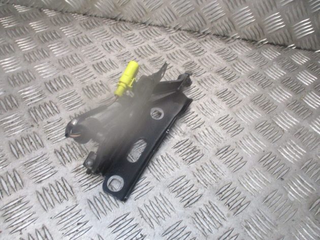 2014 GENUINE AUDI A3 8V FRONT RIGHT DRIVER SIDE BONNET HINGE 8V0823302F - Image 2