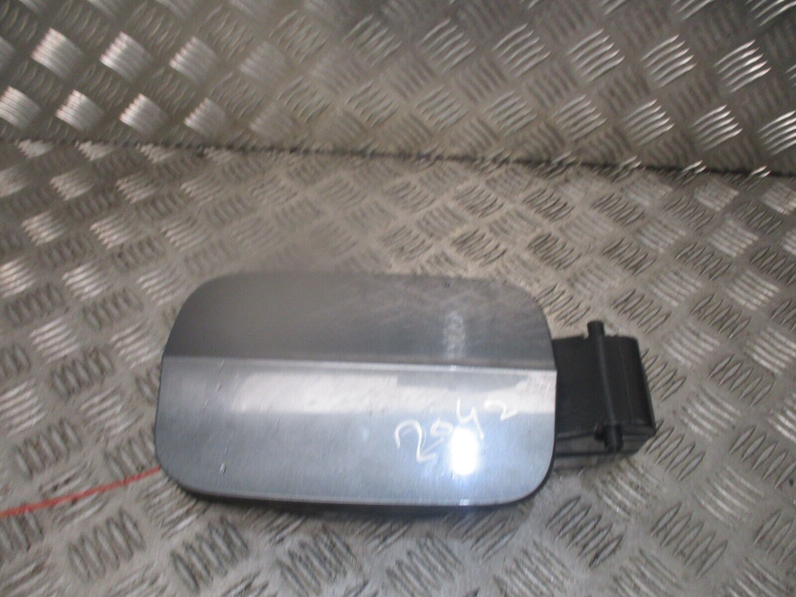 2014 GENUINE AUDI A3 8V 3DR REAR FUEL FILLER FLAP CAP COVER 8V3809906 - Image 2