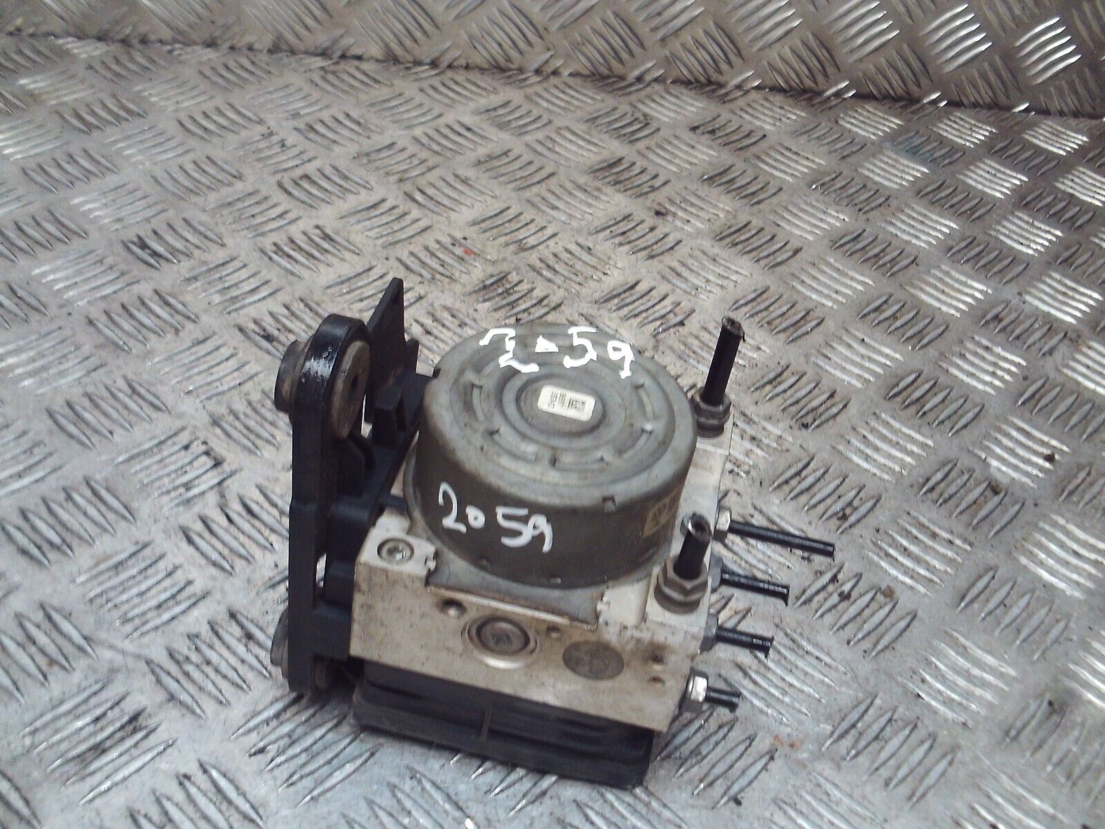 2015 GENUINE AUDI A3 8V ABS PUMP CONTROL UNIT MODULE 5Q0614517K 5Q0907379L - Image 2