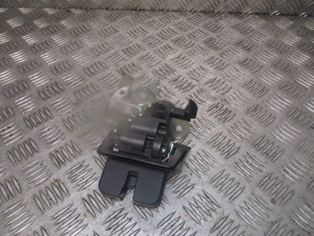 2014 GENUINE AUDI A3 8V REAR TAILGATE BOOT LOCK MECHANISM 8R0827505 - Image 2