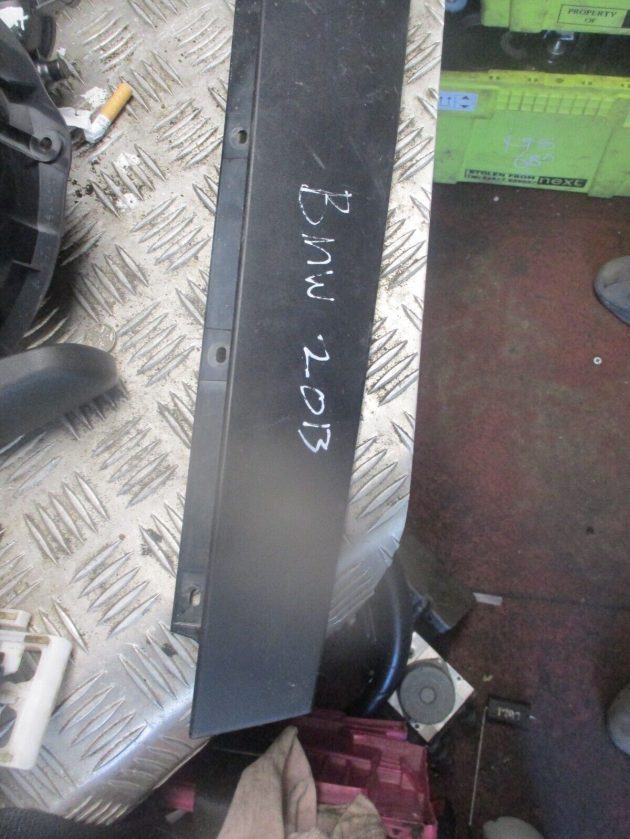 2013 GENUINE BMW REAR LEFT DOOR EXTERIOR B PILLAR TRIM 51357258307 - Image 2