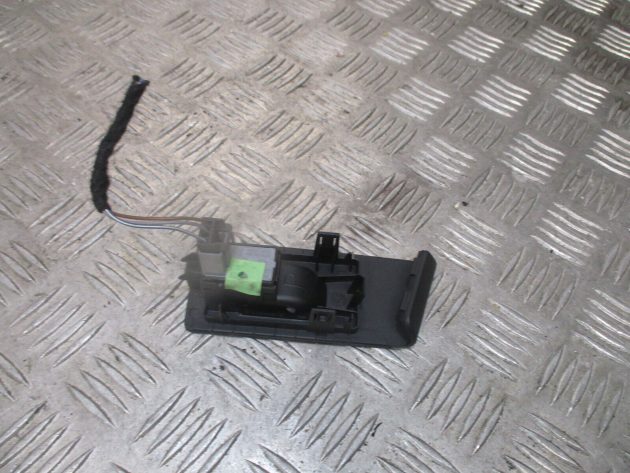 2013 GENUINE VW PASSAT REAR LEFT PASSENGER SIDE WINDOW SWITCH 3AA868750 - Image 2