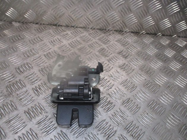 2016 GENUINE AUDI A3 8V REAR TAILGATE BOOT LOCK MECHANISM 8R0827505 - Image 2
