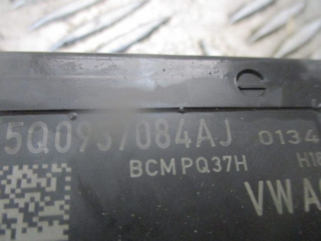 2016 GENUINE AUDI A3 8V BCM BODY CONTROL MODULE UNIT 5Q0937084AJ - Image 2