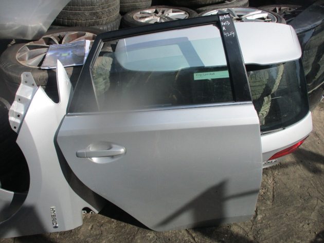 2015 GENUINE TOYOTA AURIS ESTATE REAR RIGHT DRIVER SIDE BARE SHELL DOOR OSR - Image 2