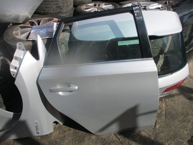2015 GENUINE TOYOTA AURIS ESTATE REAR RIGHT DRIVER SIDE BARE SHELL DOOR OSR - Image 3
