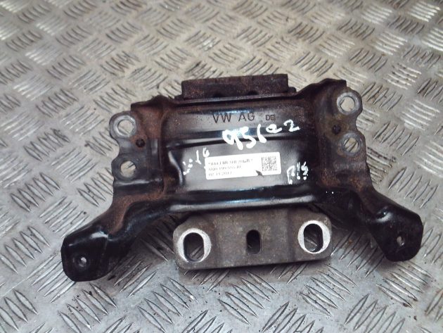2017 GENUINE AUDI Q2 FRONT LEFT PASSENGER SIDE ENGINE MOUNT 5Q0199555AC