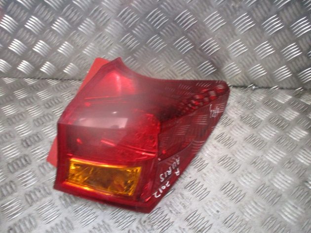 2015 GENUINE TOYOTA AURIS ESTATE REAR RIGHT DRIVER SIDE BODY LIGHT LAMP