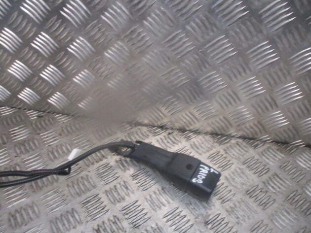 2019 GENUINE TOYOTA PRIUS FRONT LEFT PASSENGER SIDE SEAT BELT BUCKLE STALK - Image 2