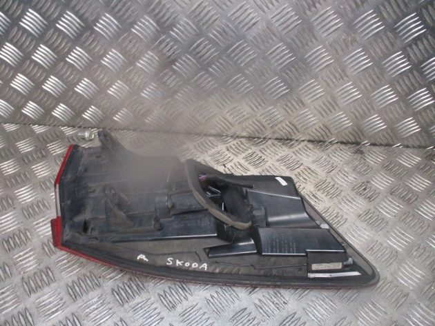 2017 SKODA SUPERB ESTATE REAR RIGHT DRIVER SIDE BODY TAILLIGHT LAMP 3V9945208 - Image 3
