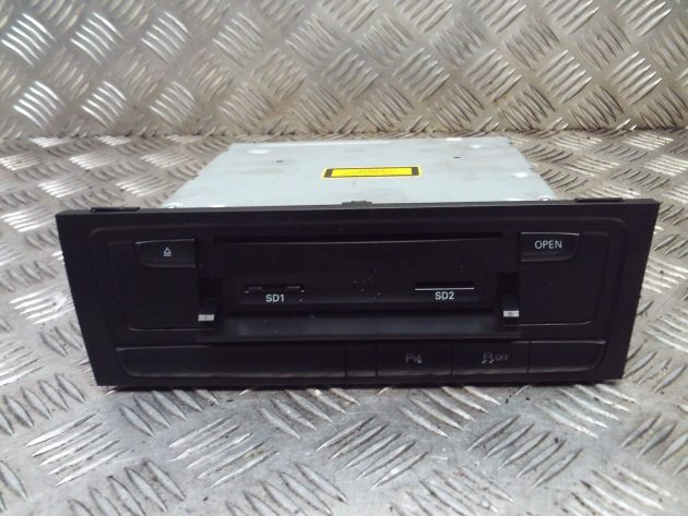 2010 GENUINE AUDI A5 STANDARD MULTIMEDIA SAT NAV AND RADIO UNIT 8T2035666H