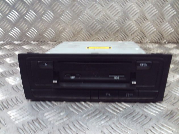 2010 GENUINE AUDI A5 STANDARD MULTIMEDIA SAT NAV AND RADIO UNIT 8T2035666H - Image 3