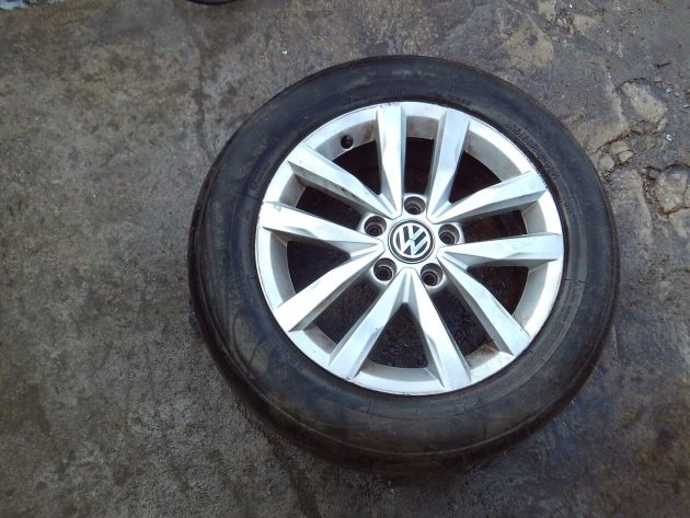 2016 GENUINE VW TOURAN 16'' ALLOY WHEEL TYRE 205/60R16 5TA601025 - Image 2
